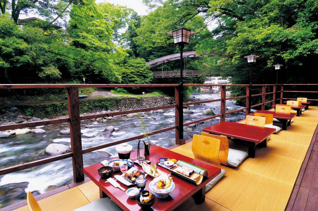 涼を求めてめぐる、夏の風物詩「川床」5選 | ゆこたび