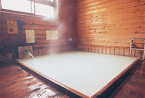 一度は行きたい！豊富な泉質と7つに色づく温泉郷