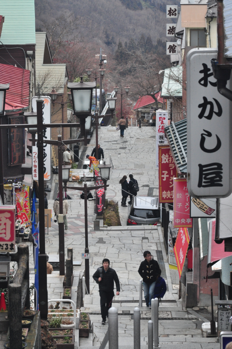 温泉街突撃レポート#02】賑わう365段の石段、伊香保の「最新&定番」はこちらから! | ゆこたび