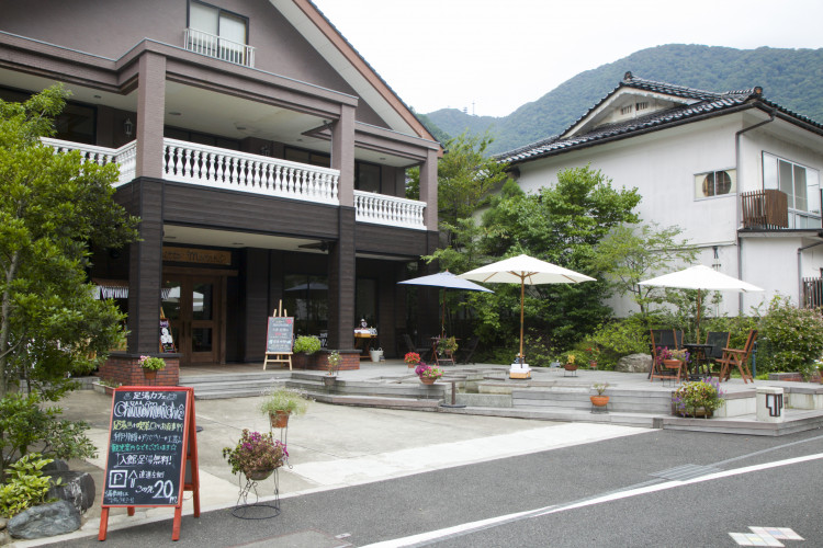 「温泉×桜」って贅沢！今年のお花見は足湯で決定