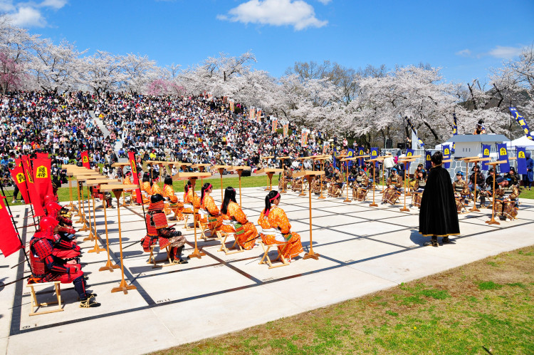 まるで時代絵巻の世界！桜の中繰り広げられる「人間将棋」で華やかに将棋を楽しもう！