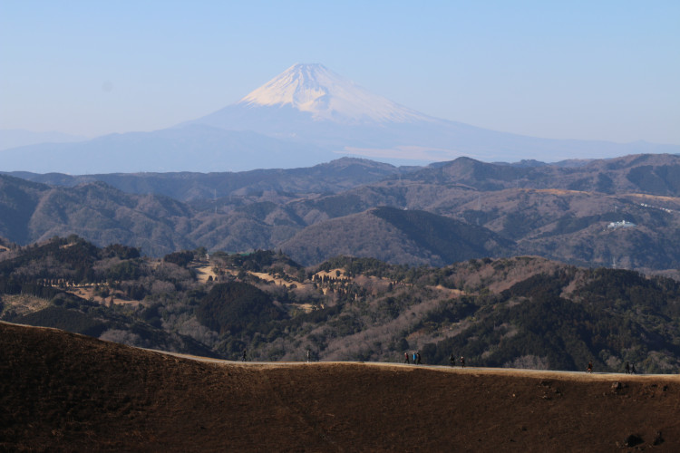 天城連山、富士山、箱根へ続く山並
