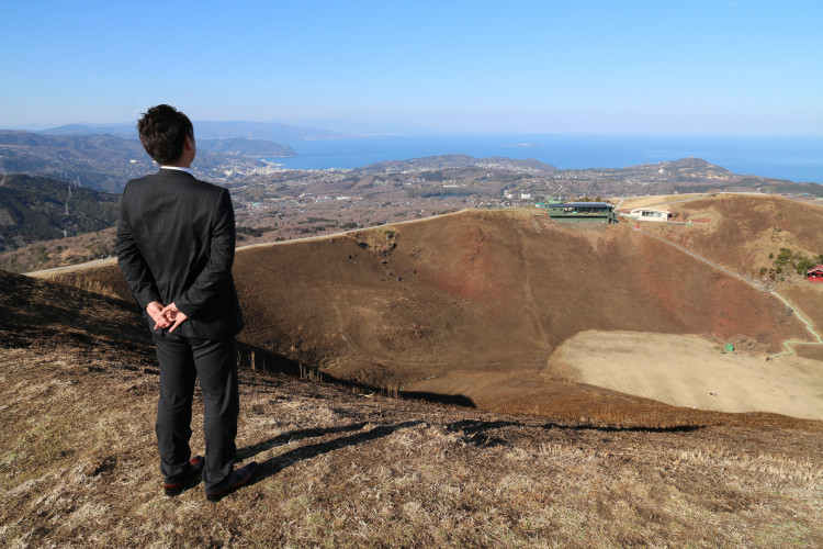 大室山の噴火口跡