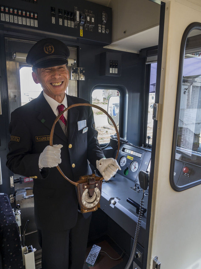 通票を受け取った運転士さん