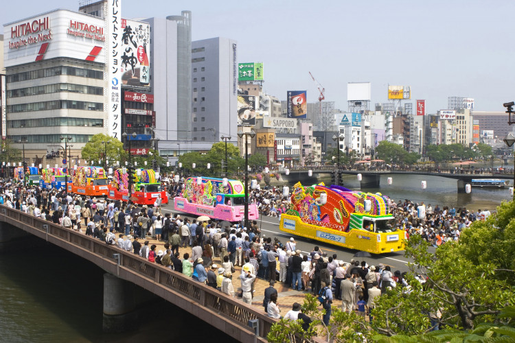 どんたくパレードの花自動車