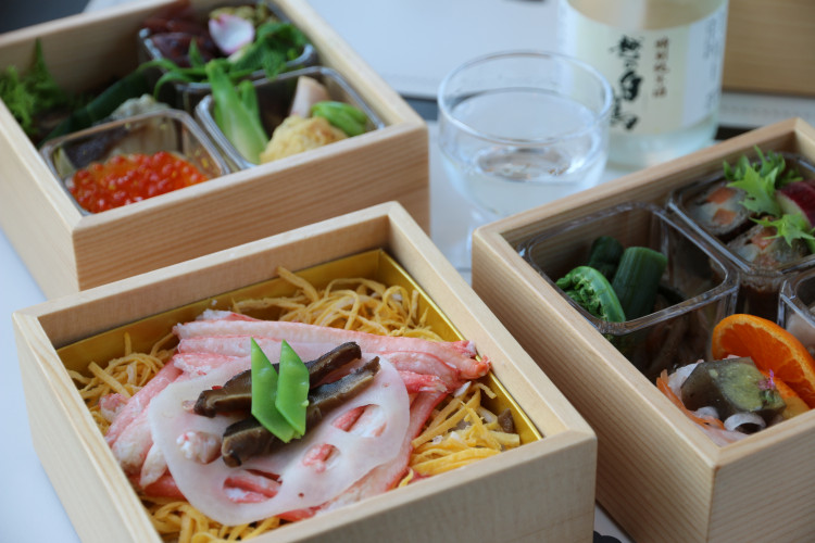 列車内で提供されるコース料理