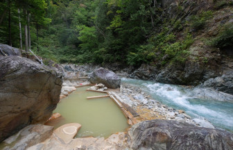 【連載】ハイキングと軽登山で楽しむ温泉 「第5回　赤湯温泉山口館（新潟県）」