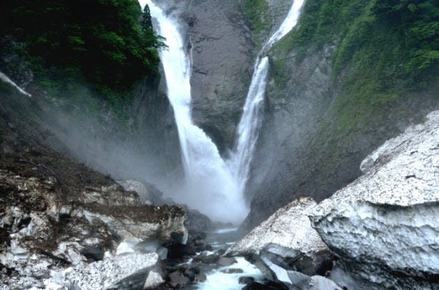 連載 滝ガールの温泉旅ガイド 第3回 日本一の落差 富山県立山の称名滝と日本最高所の温泉 ゆこたび