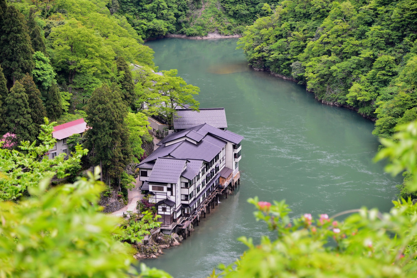 【連載】どっぷり船旅人生のススメ「第4回 富山のパナマ運河体験と船でゆく秘湯」