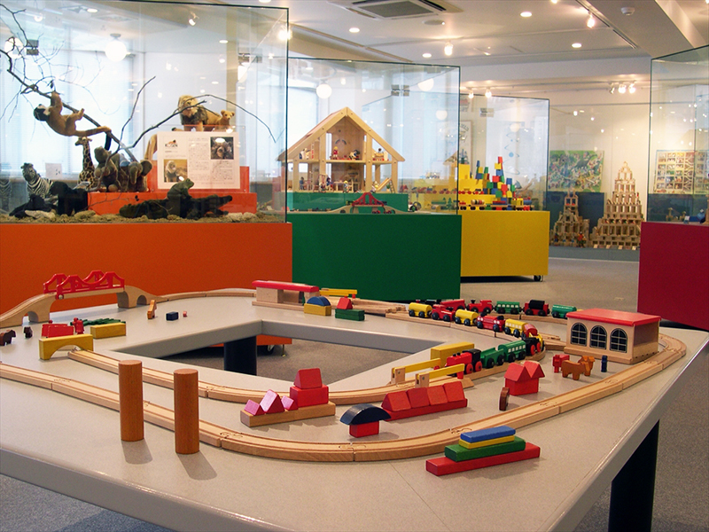 世界のおもちゃに大人も夢中！ 親子で楽しめる「有馬玩具博物館」