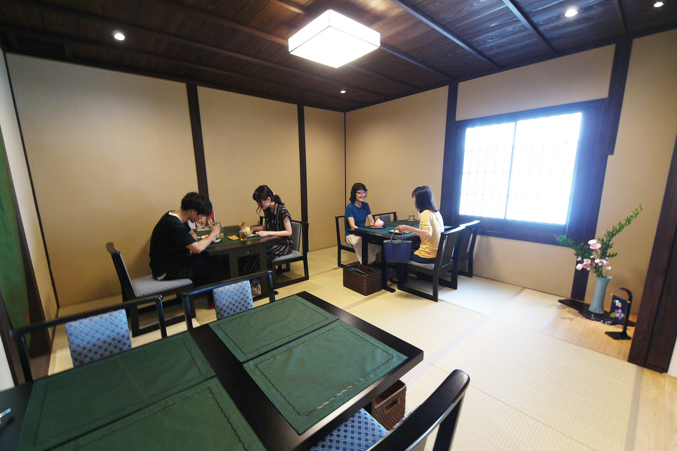 &ン(アンド・ン)の店内