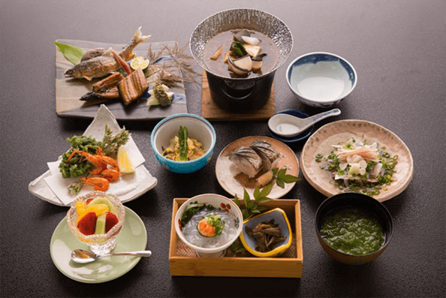うなぎ・鮎・かつおタタキ・アオサ・川エビ天ぷら・くじらすき焼き等の四万十川会席
