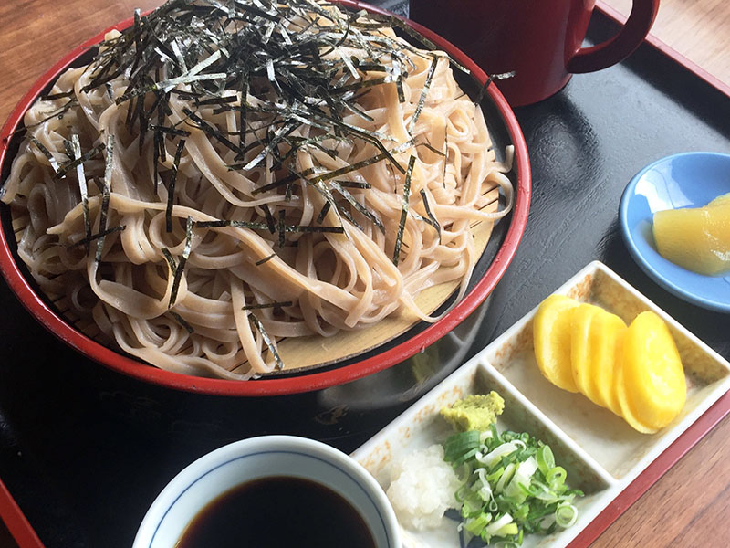 ボリュームもサービスも大満点！大町の老舗そば屋「仁科そば店」