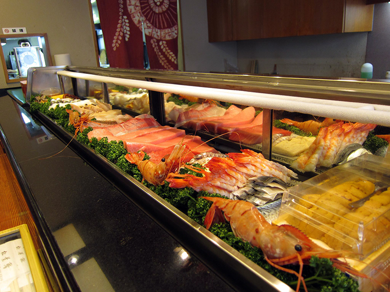 海に近い店より旨い！地元や県外の客で賑わう寿司屋「松葉鮨」