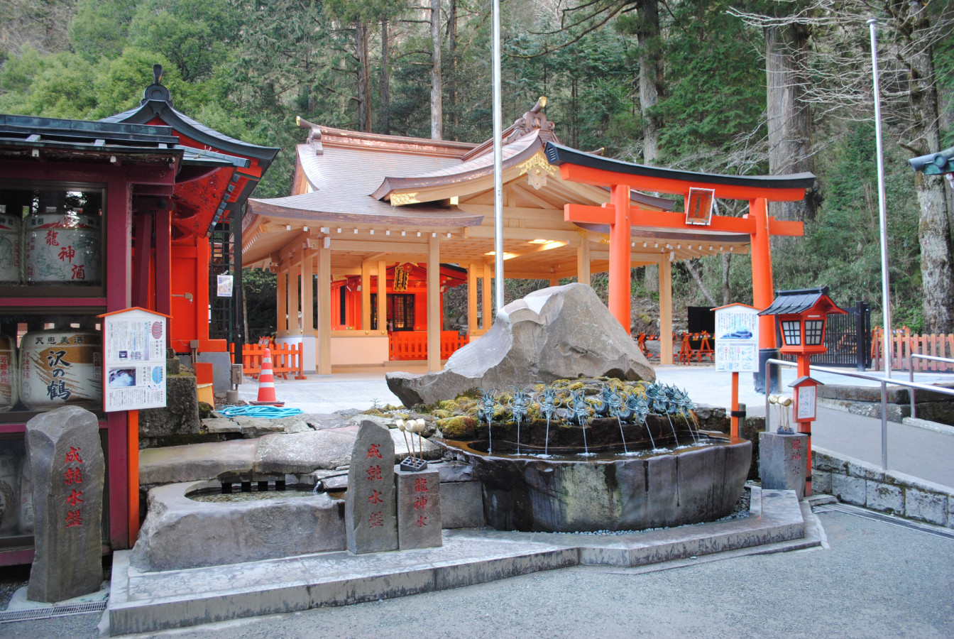 荘厳な空気が満ちる箱根神社で運気を上げる ゆこたび