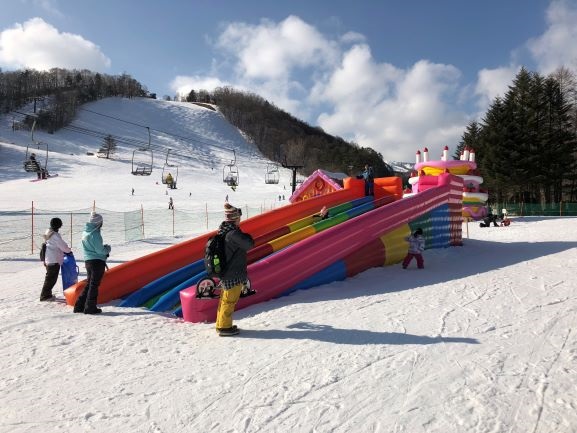 草津温泉スキー場 滑った後にほっこり 日帰り温泉とゲレンデグルメ情報 ゆこたび