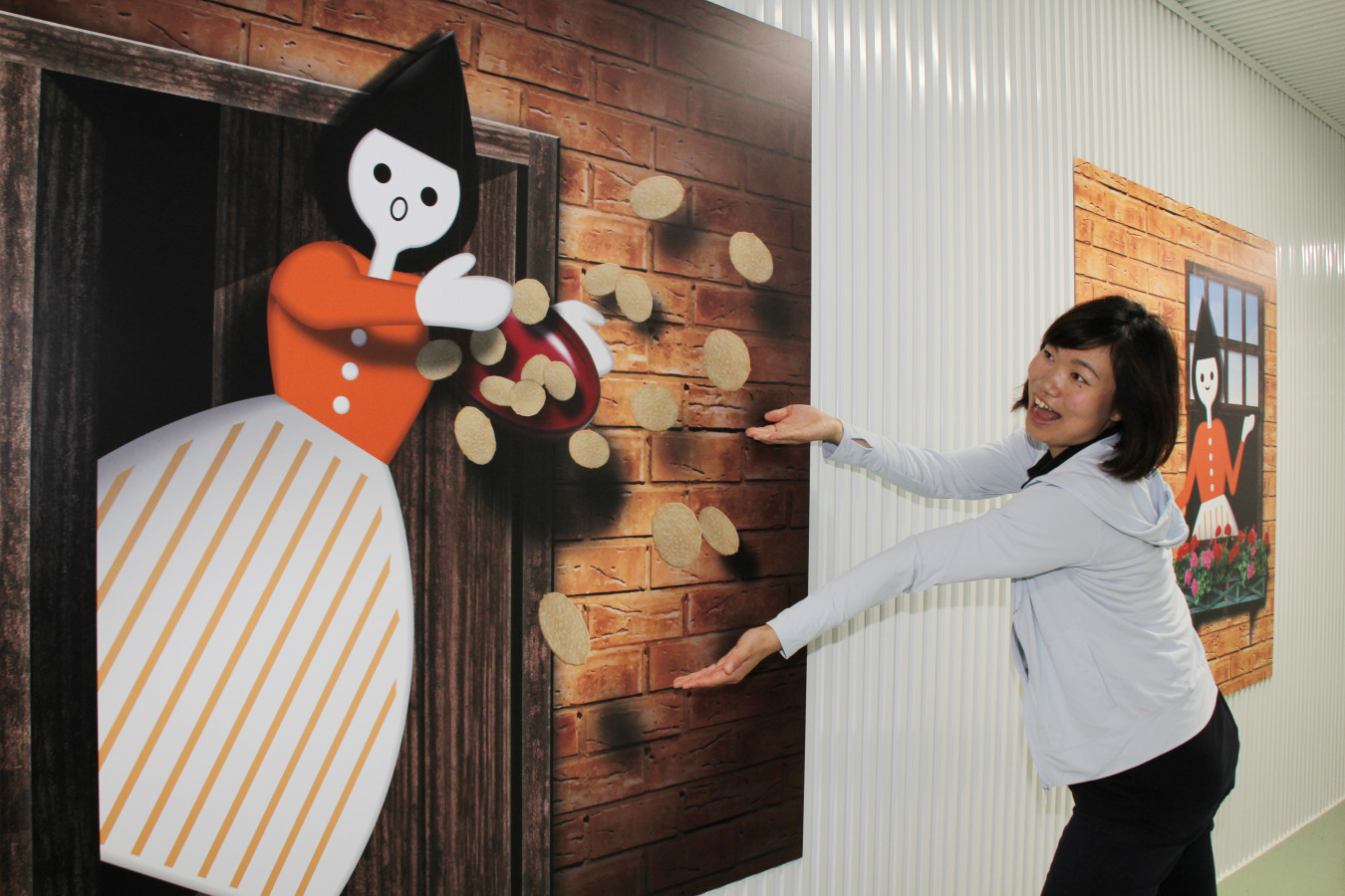 山形ソウルフードを手焼きで♪おせんべいづくり体験＆全長545ｍの工場見学！