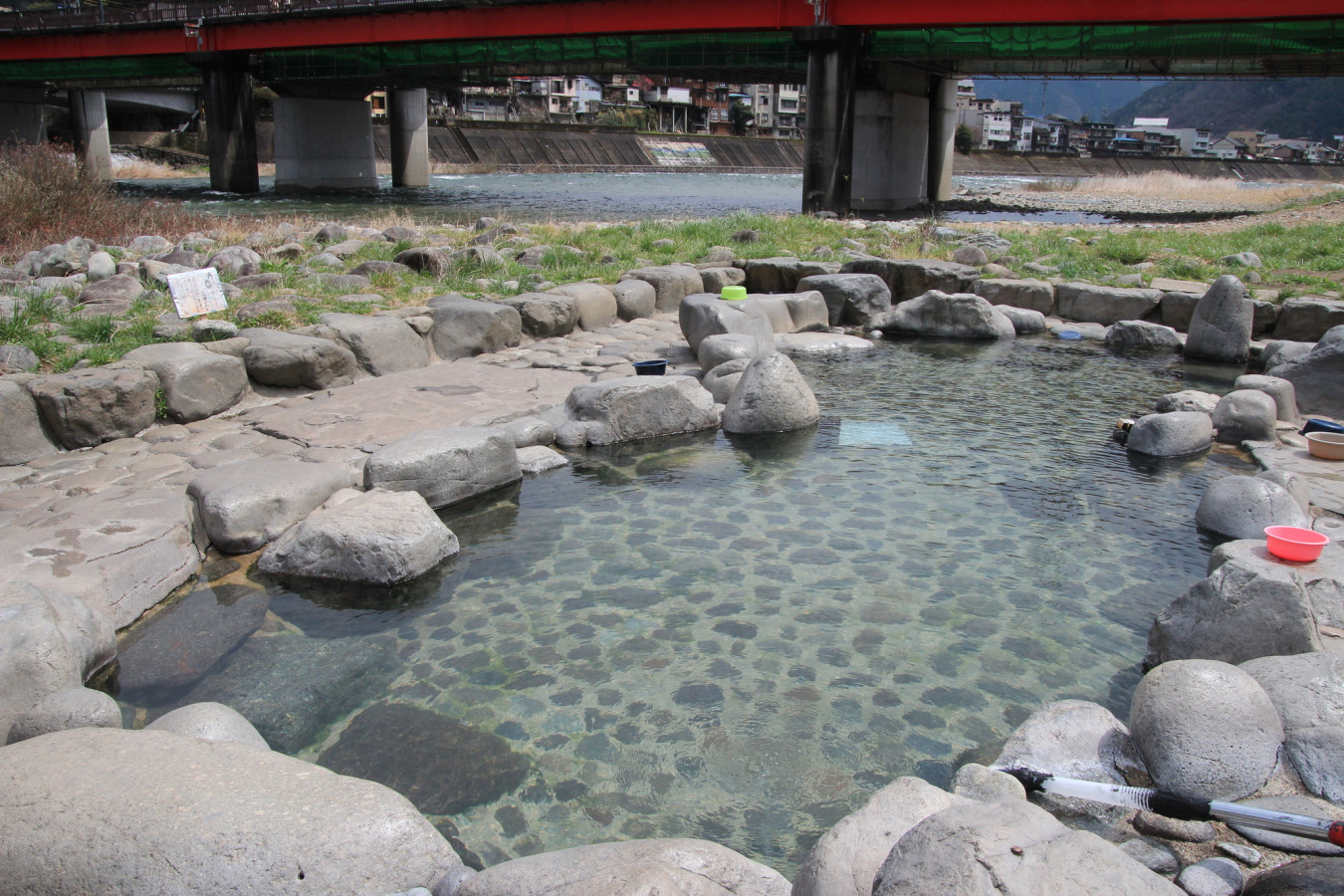 紅葉＆足湯も人気！白鷺と猿が願いを叶える、下呂温泉「温泉寺