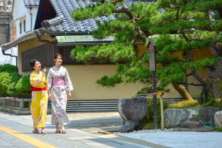 兄弟で力合わせてアピール あわら温泉の 湯巡権三 ゆこたび