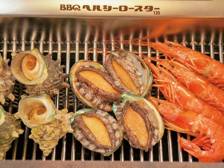 無煙ロースターで焼くBBQスタイルでゆっくりと堪能